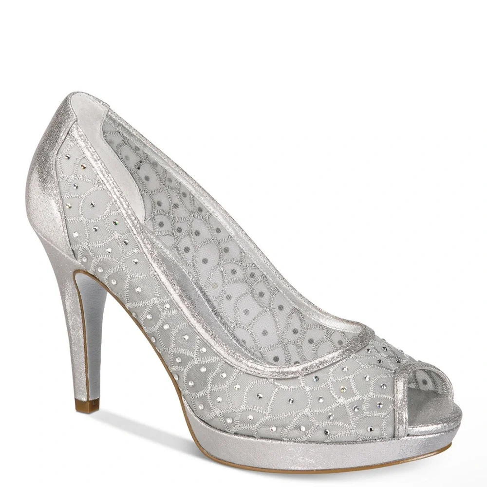 New Adrianna Papell Foxy Pumps